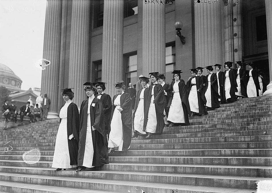 Members of the Barnard College Class of 1913 walk down the Columbia library’s steps.
