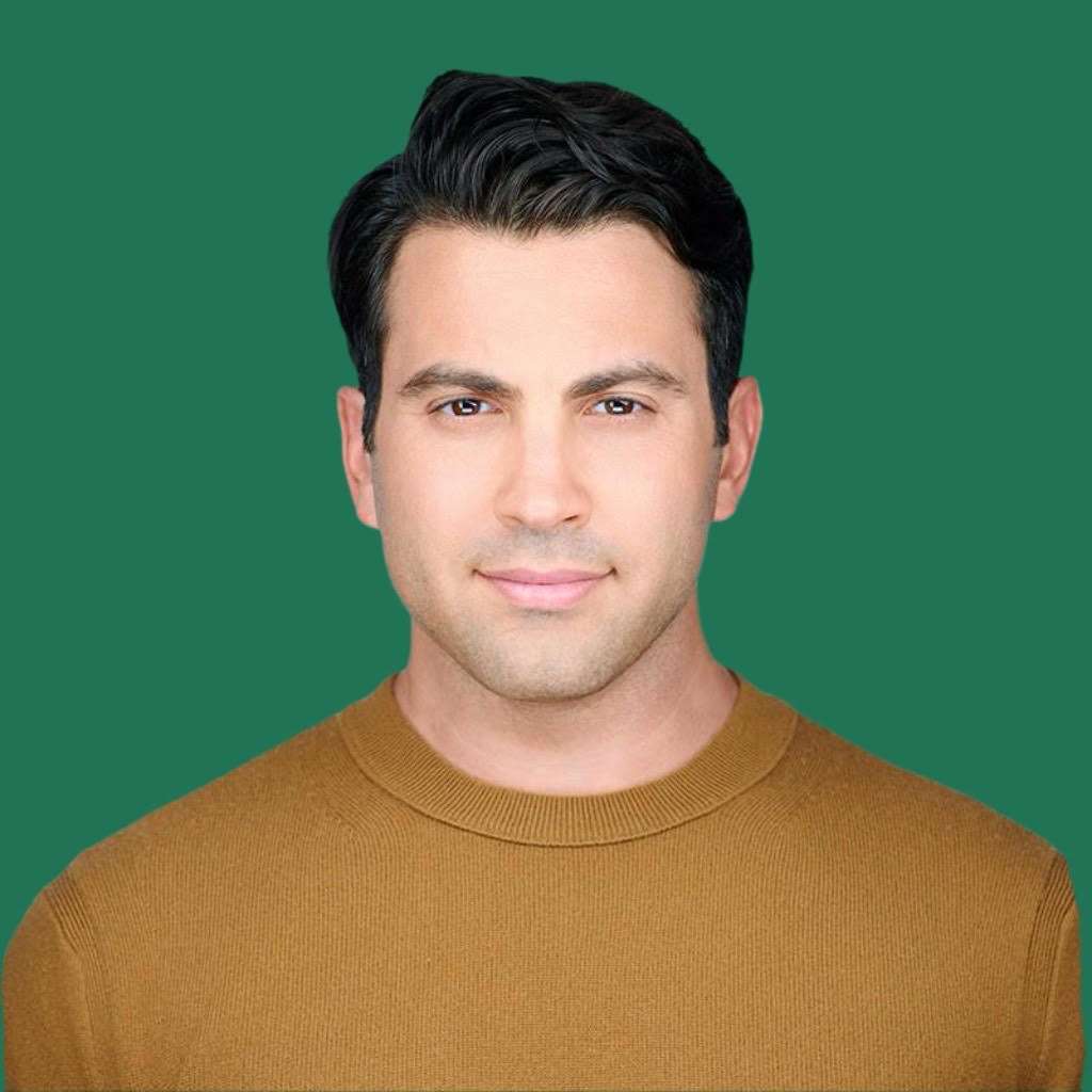 This is a headshot for Ivy Coach's Brian Taylor.