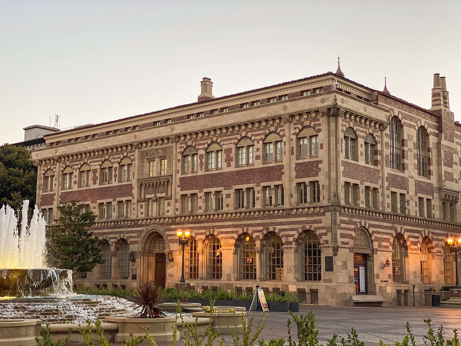 The Gwynn Wilson Student Union is featured on the campus of the University of Southern California.