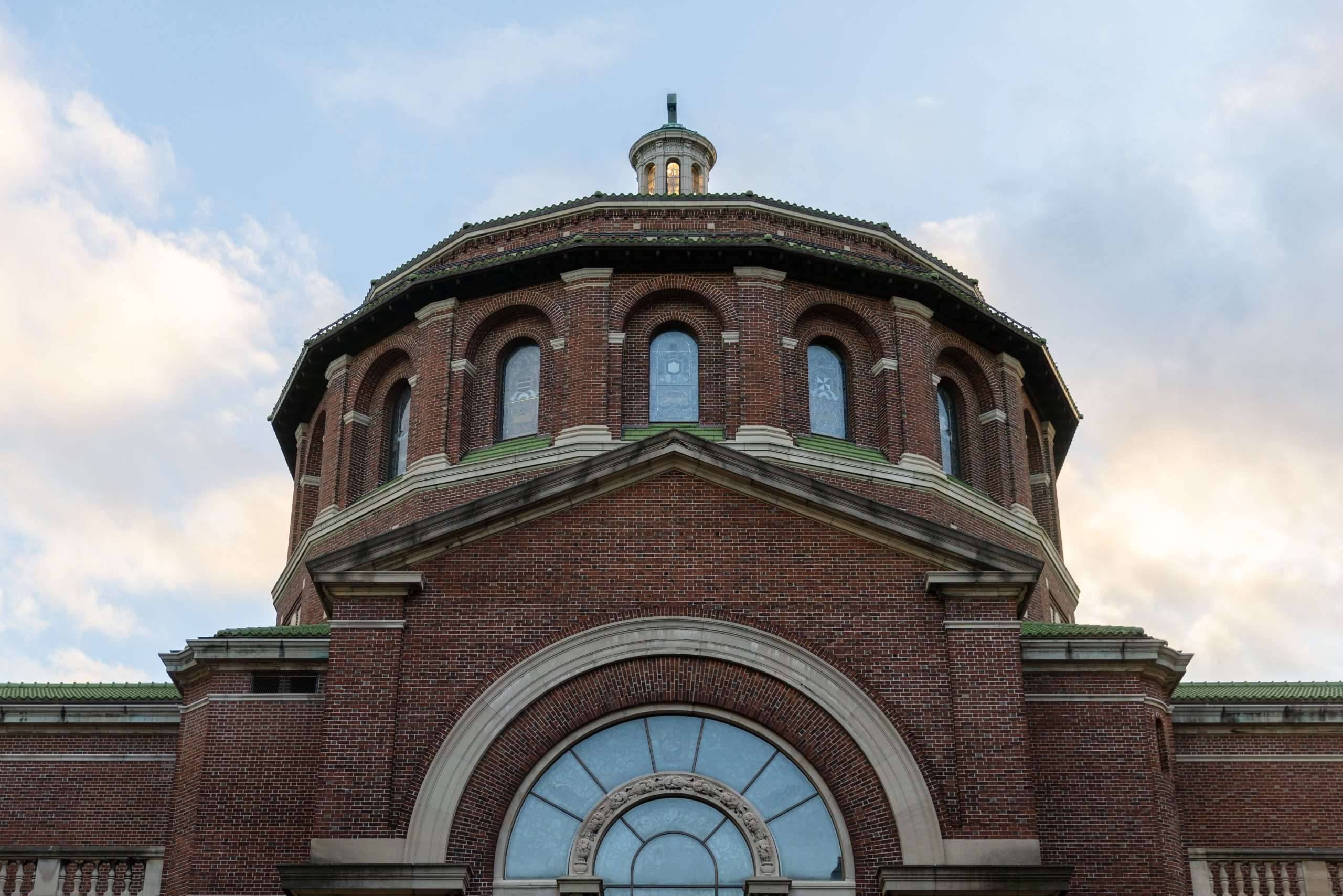 A round steeple of a building is featured at Columbia University.